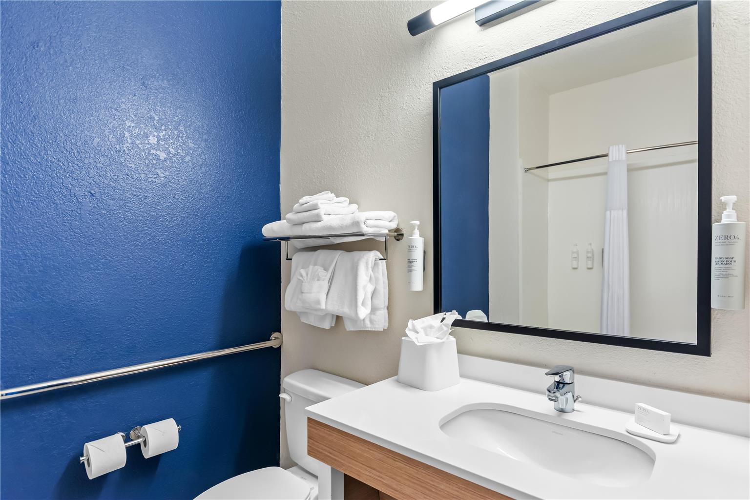 SPARK BY HILTON LAGRANGE-guestroom-Guest Room,Bathroom,On-Site.jpg