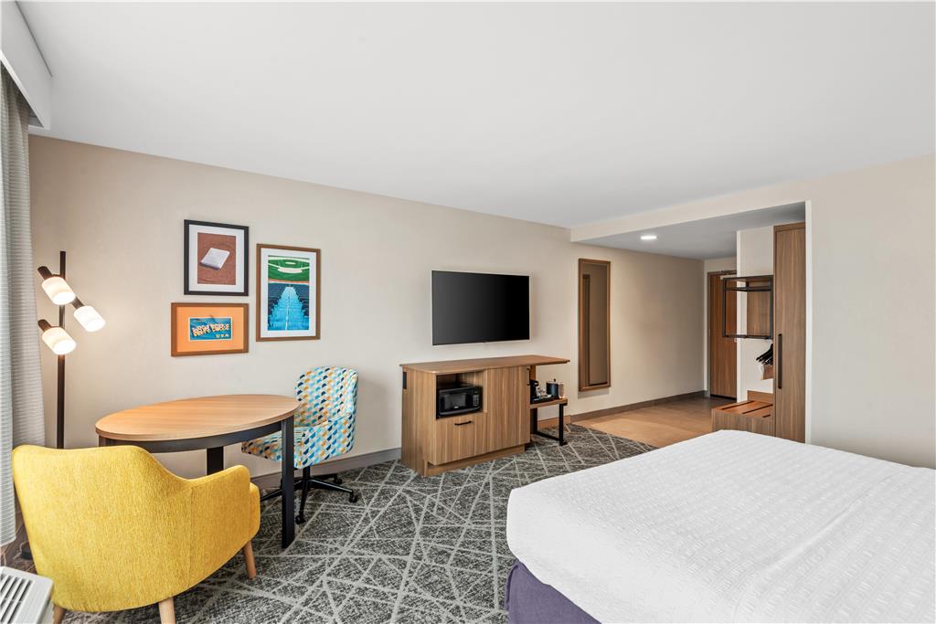 HAMPTON INN COOPERSTOWN-guestroom-Guest Room,On-Site.jpg