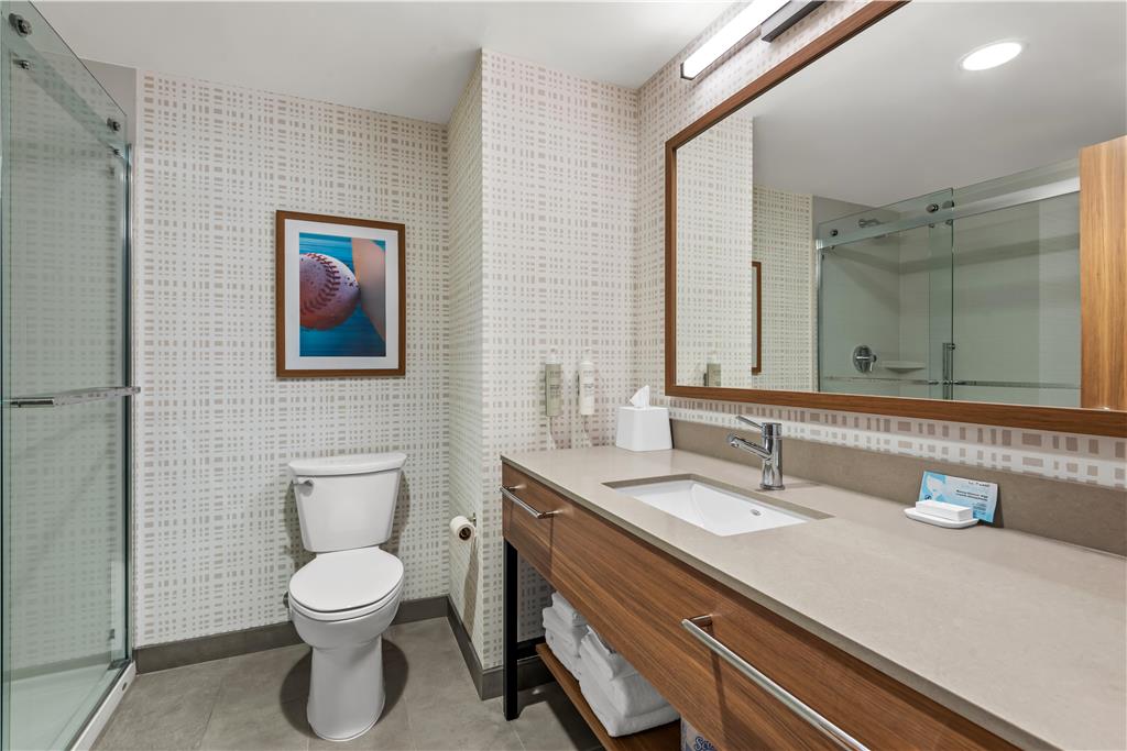 HAMPTON INN COOPERSTOWN-guestroom-Guest Room,Bathroom,On-Site.jpg