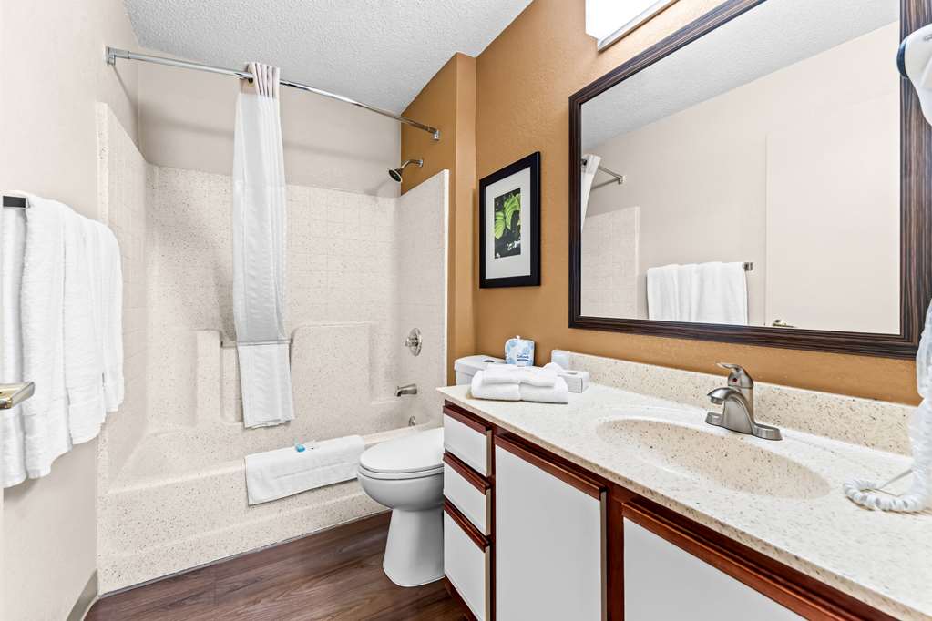 SUBURBAN STUDIOS MACON NORTH-guestroom-Guest Room,Bathroom,On-Site.jpg
