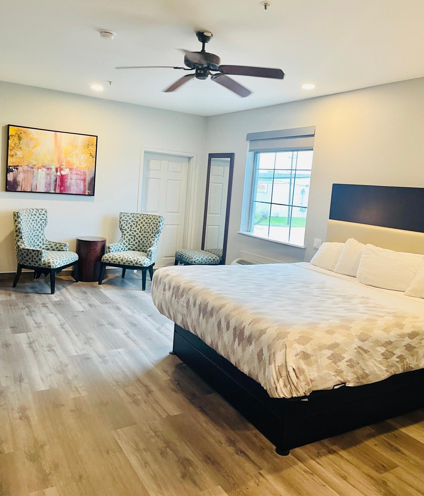 1 King Bed image