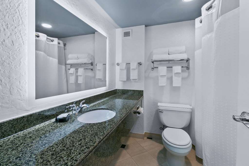 MULBERRY, A WYNDHAM HOTEL-guestroom-Guest Room,Bathroom,On-Site.jpg