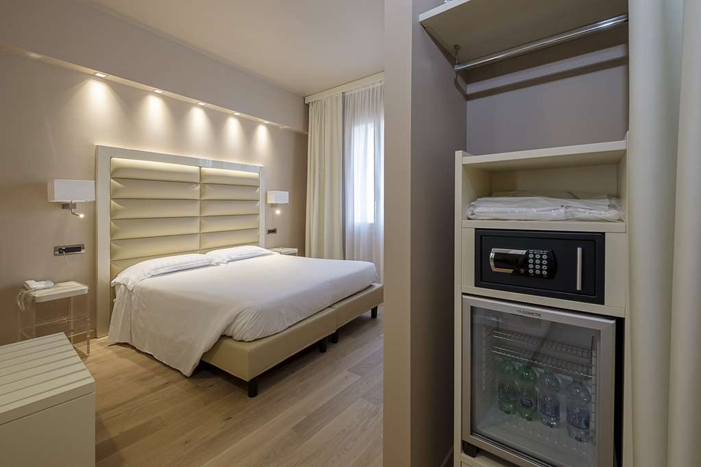 HOTEL TOURING FERRARA-guestroom-Guest Room,On-Site.jpg