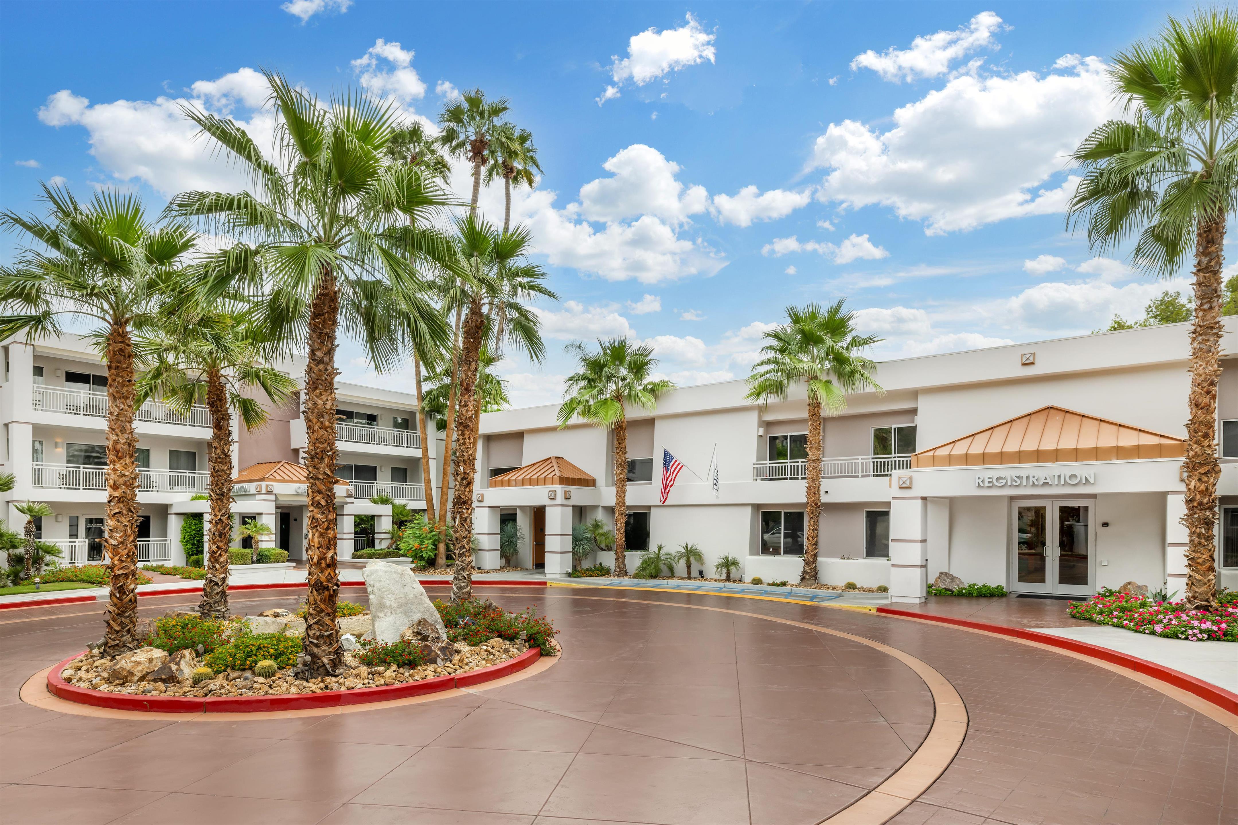 Exterior | Hilton Vacation Club Palm Canyon Palm Springs