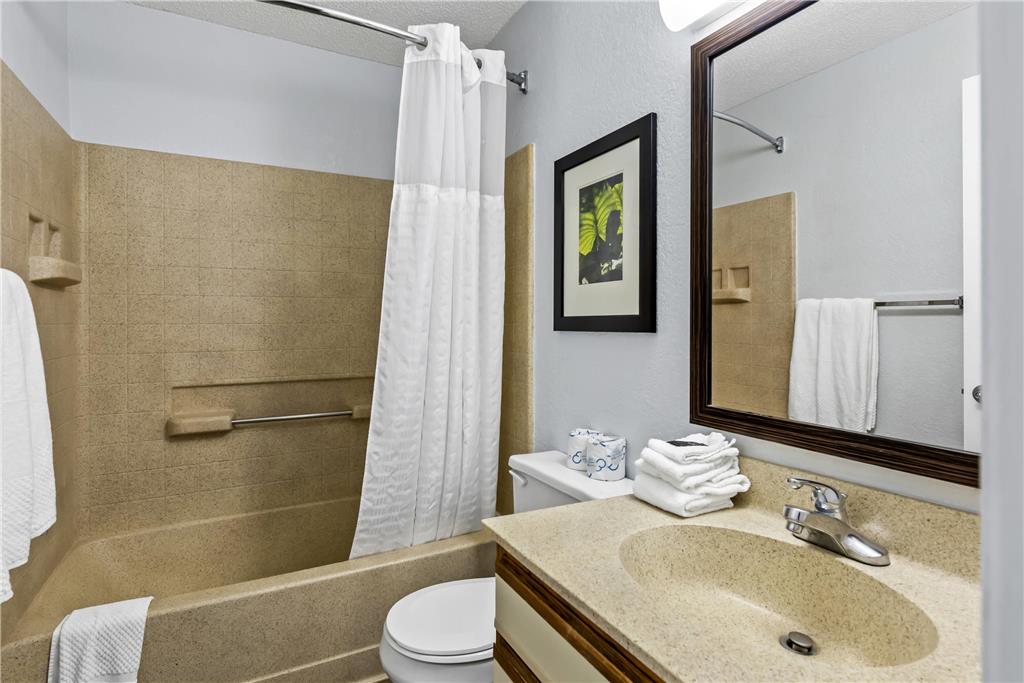 SUBURBAN STUDIOS BRENTWOOD - NASHVI-guestroom-Guest Room,Bathroom,On-Site.jpg