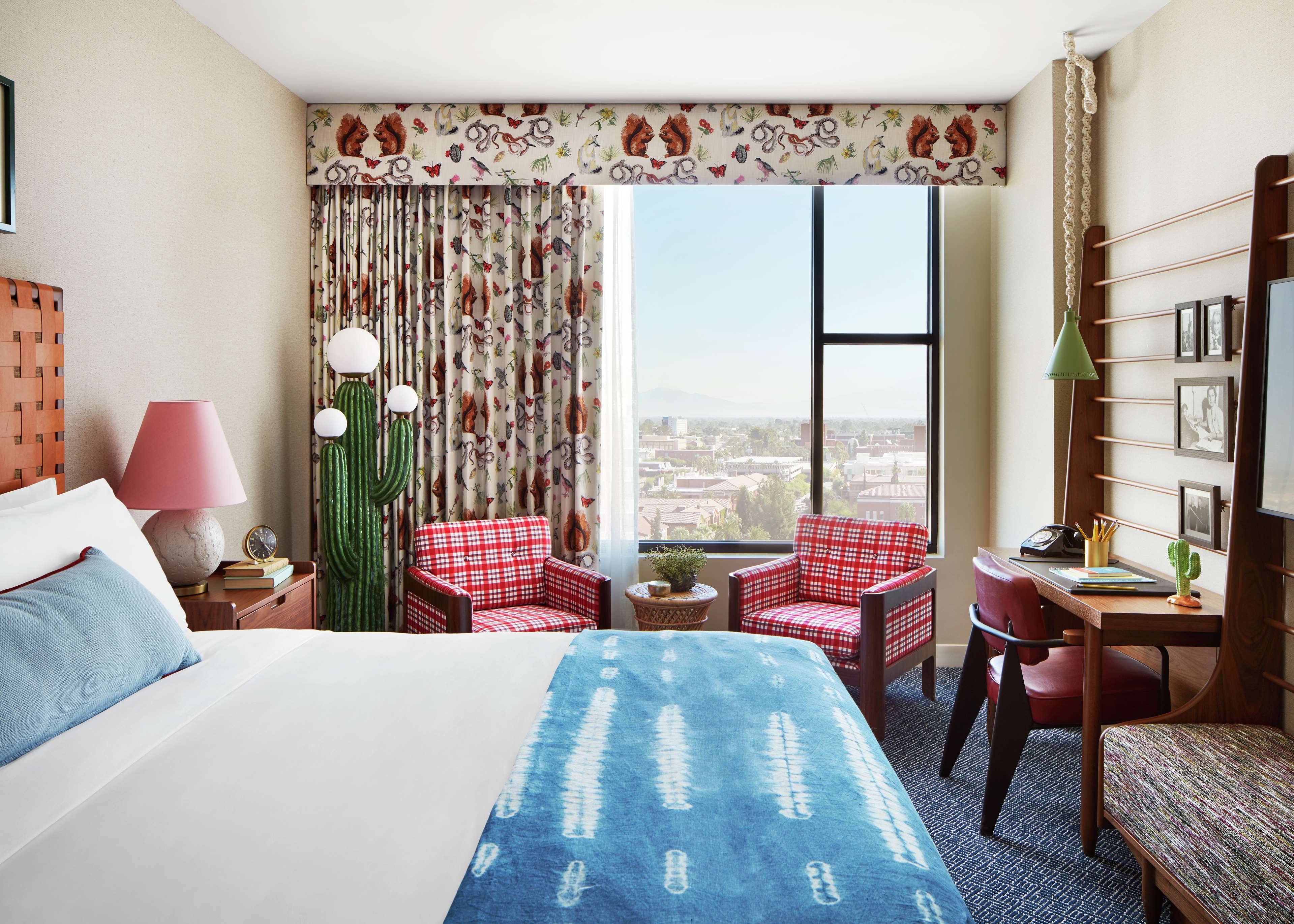 Graduate by Hilton Tucson Room Type - 1 KING ACC W  BATHTUB