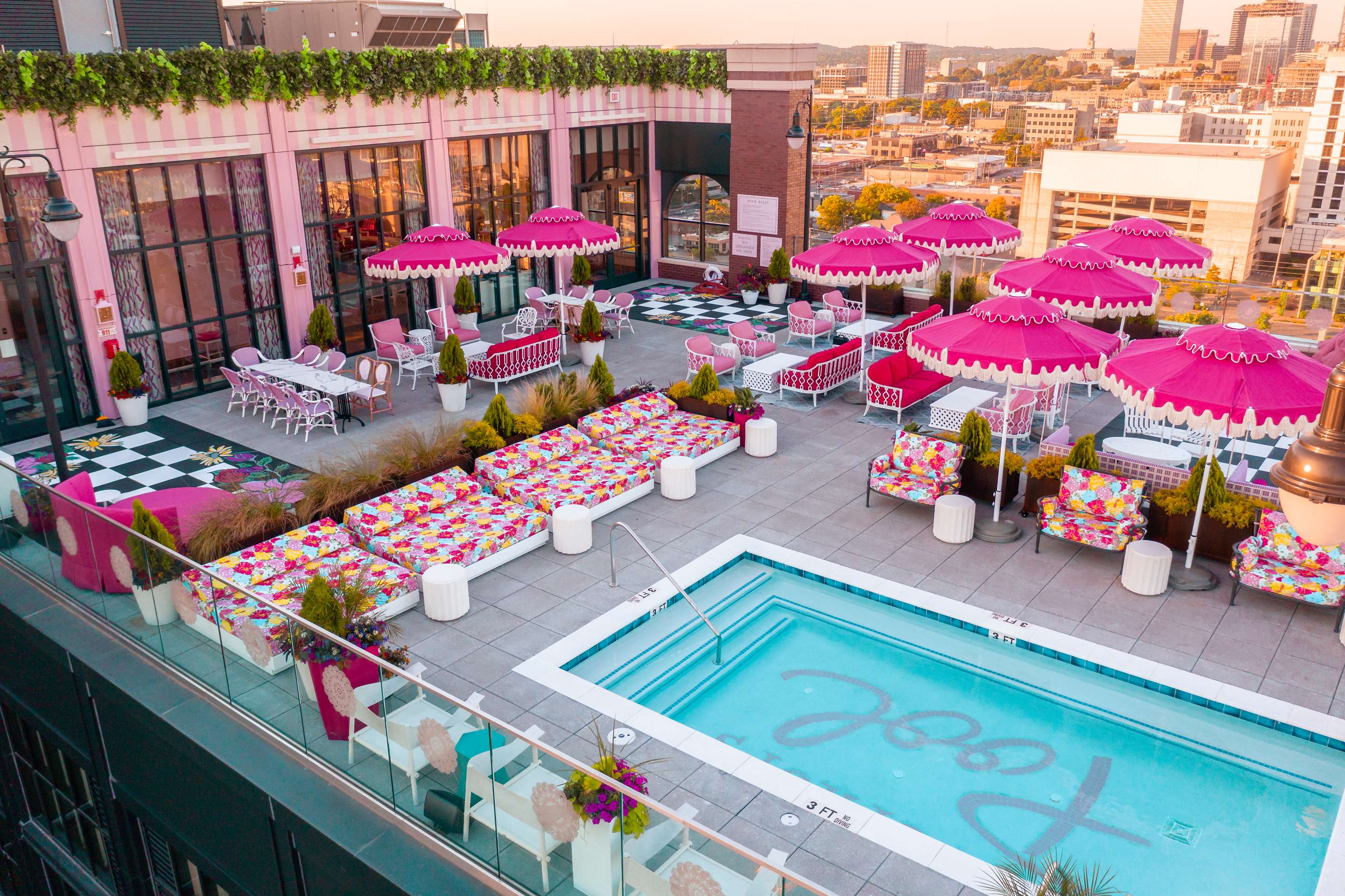 Pool | Graduate by Hilton Nashville