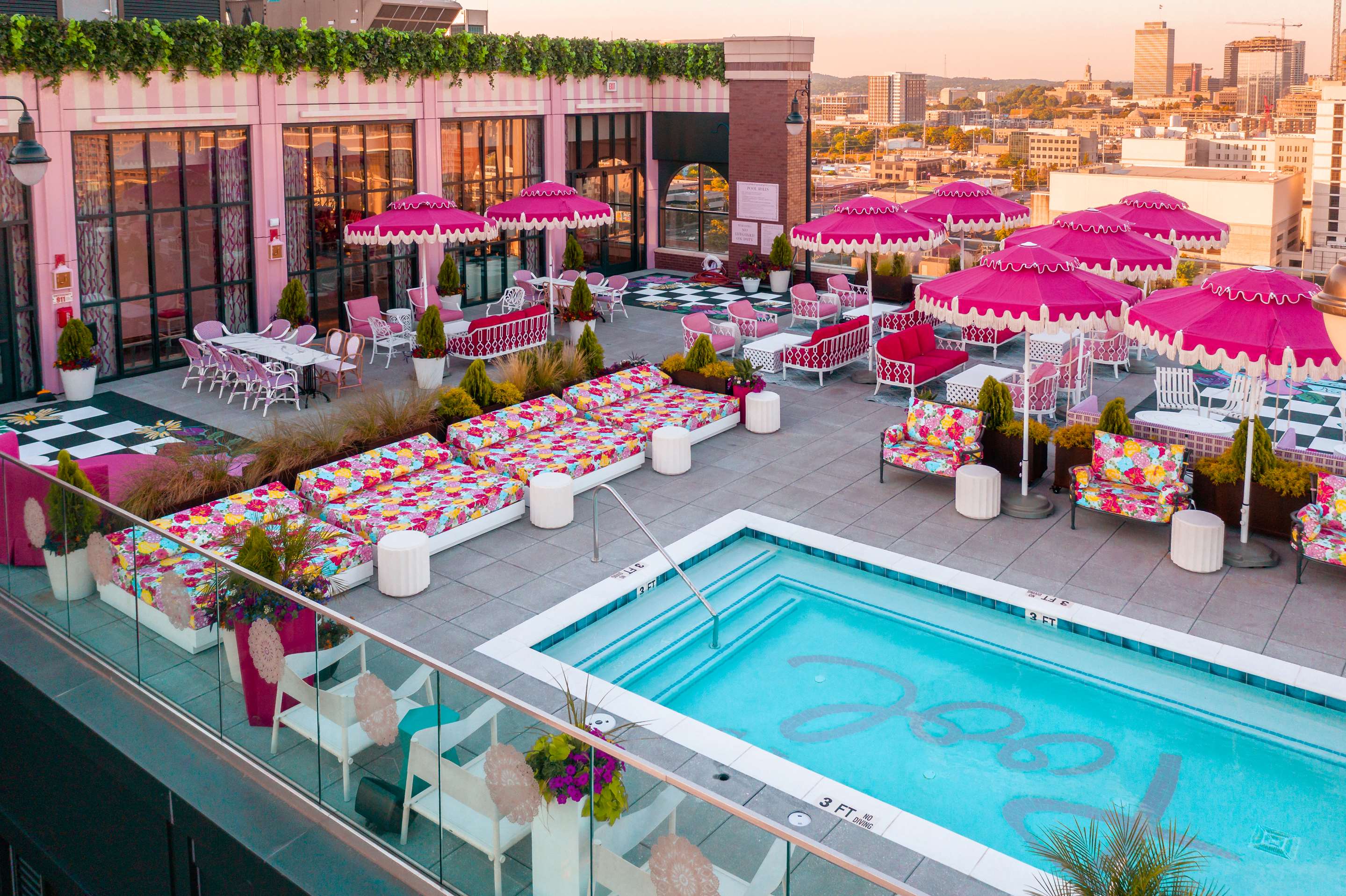 Pool | Graduate by Hilton Nashville