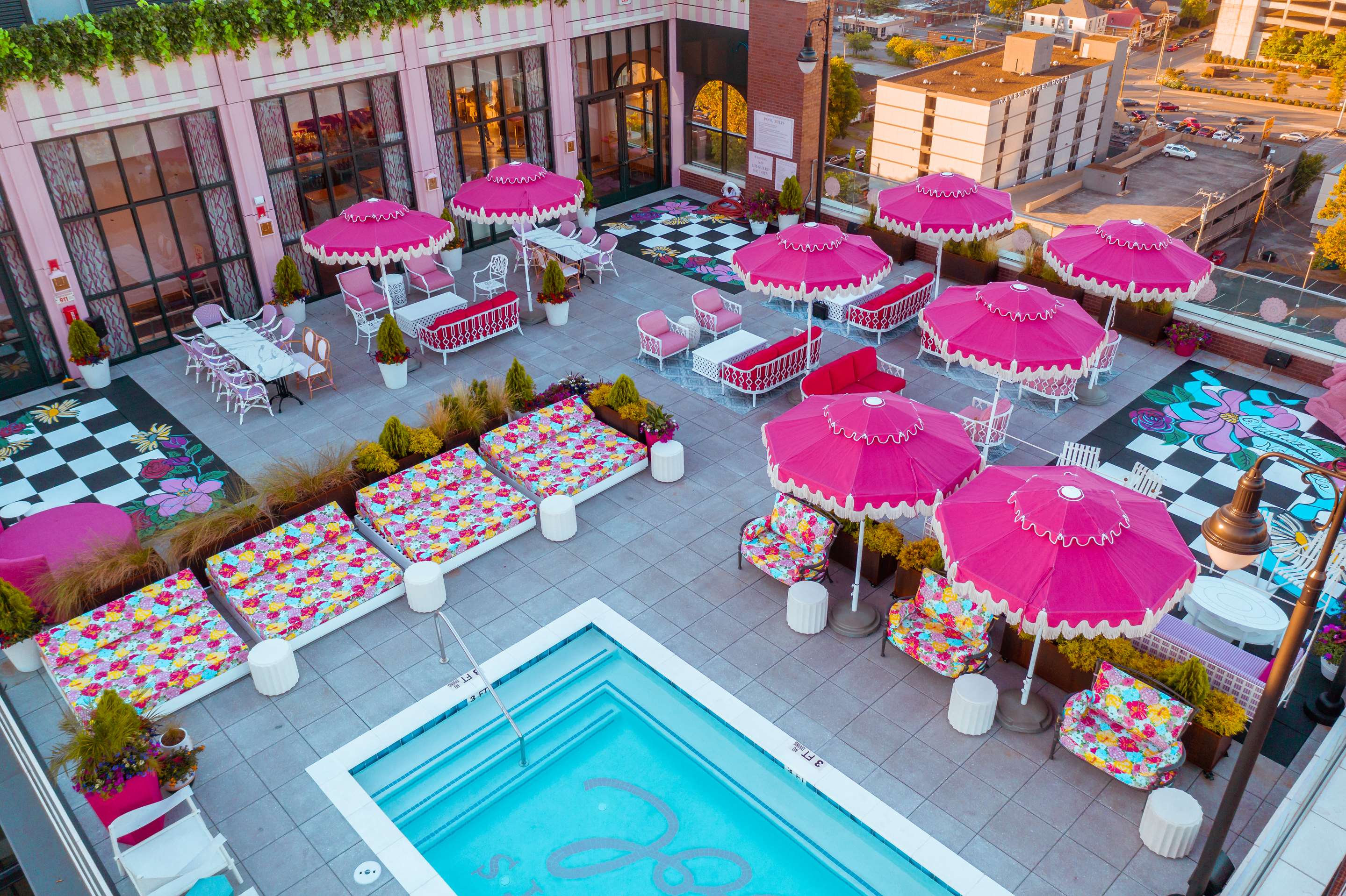 Pool | Graduate by Hilton Nashville