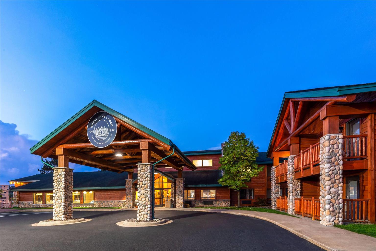 Shell Lake Lodge, a Travelodge
