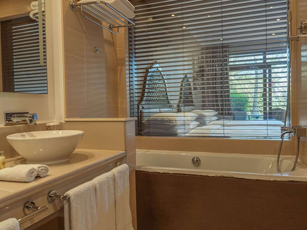 RIXOS AL MAIRID RAS AL KHAIMAH-guestroom-Guest Room,Bathroom,On-Site.jpg