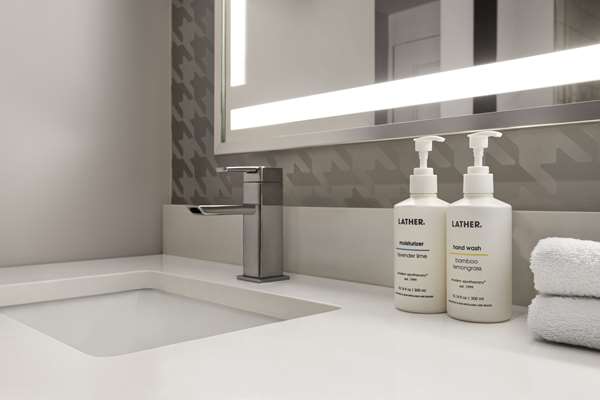 1 KG BED CITY/PARK VIEW SPA INSPIRED BATHROOM