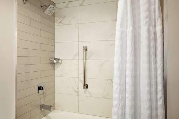 1 KG BED CITY/PARK VIEW SPA INSPIRED BATHROOM
