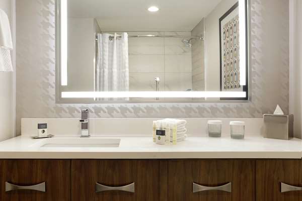 1 KG BED CITY/PARK VIEW SPA INSPIRED BATHROOM