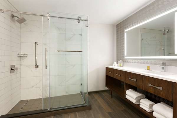 2 ROOM SUITE 1 KING BED W/ SOFABED
