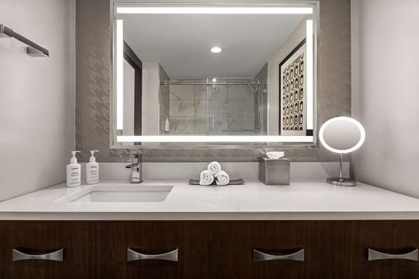 1 KG BED CITY/PARK VIEW SPA INSPIRED BATHROOM