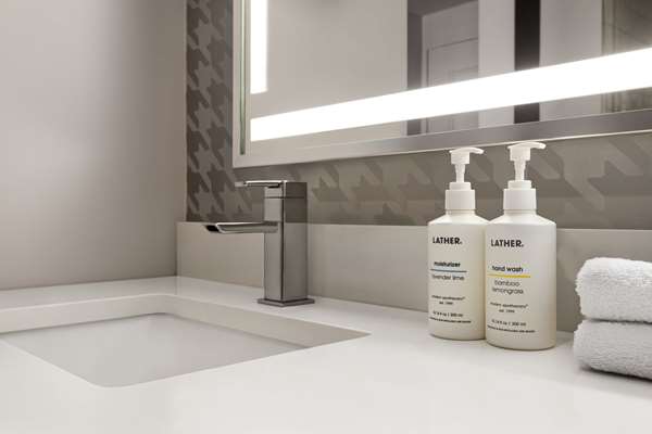 1 KG BED CITY/PARK VIEW SPA INSPIRED BATHROOM