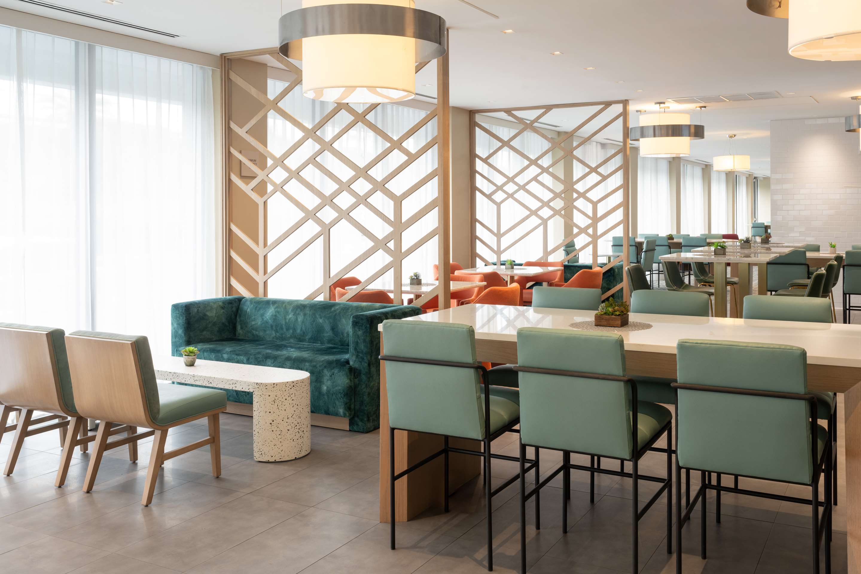 Restaurant | DoubleTree by Hilton Miami North I-95, FL