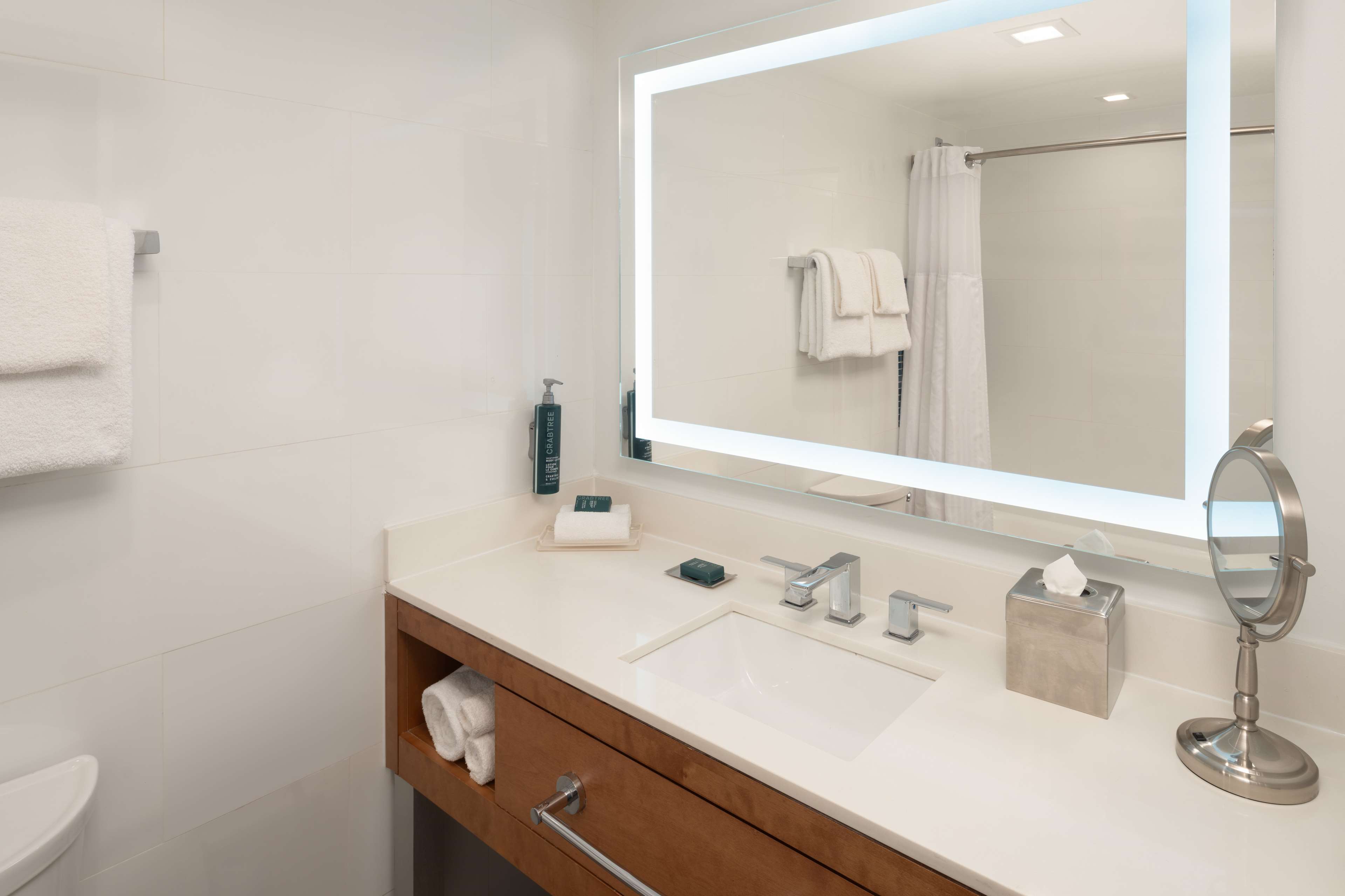 DoubleTree by Hilton Miami North I-95, FL Room Type - 2 QUEEN BEDS