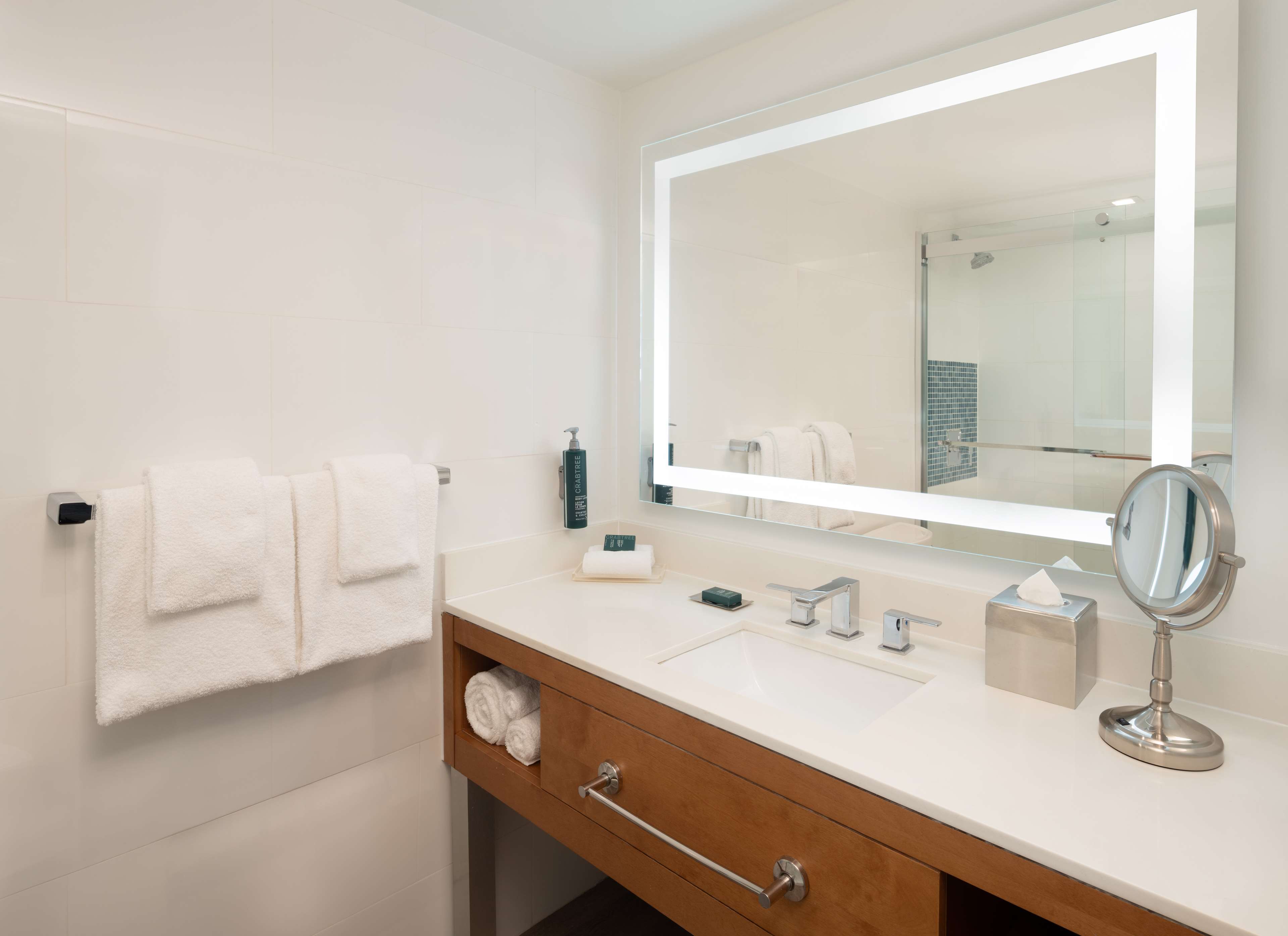DoubleTree by Hilton Miami North I-95, FL Room Type - 1 KING BED DELUXE