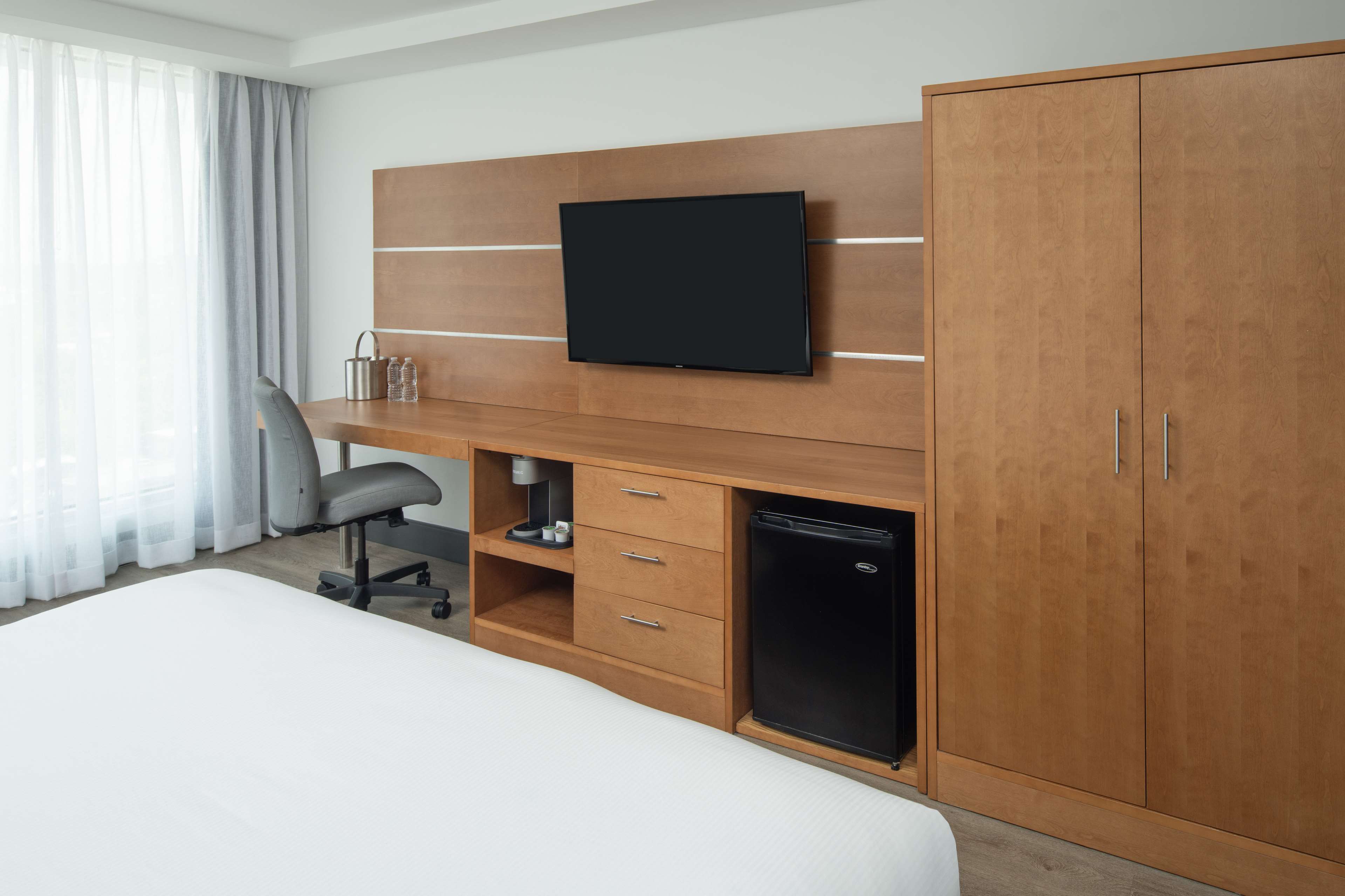 DoubleTree by Hilton Miami North I-95, FL Room Type - 1 KING BED