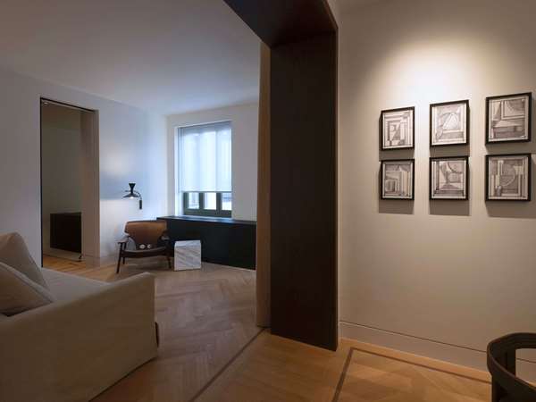 DELUXE SUITE with 1 King Bed