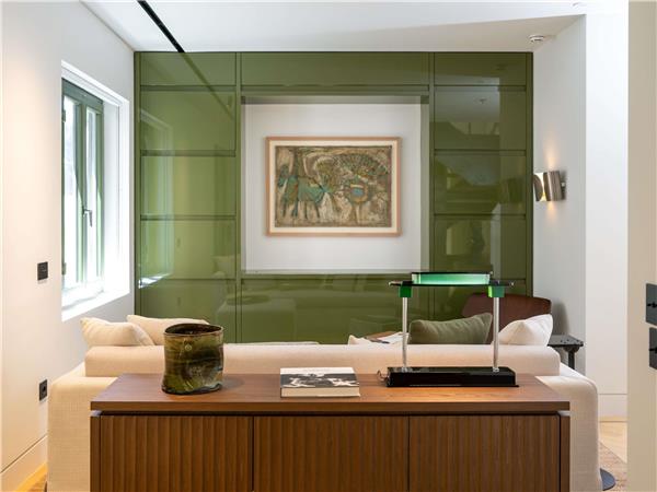 DUPLEX EXECUTIVE SUITE With 1 King and 1 double sofa bed