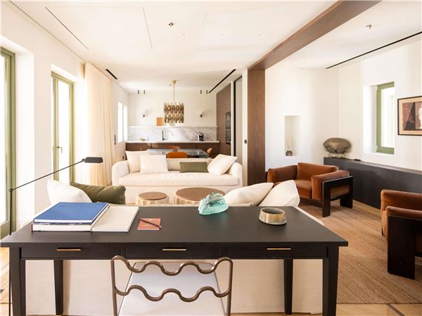PRESIDENTIAL SUITE WITH 1 King and 1 Queen Bed