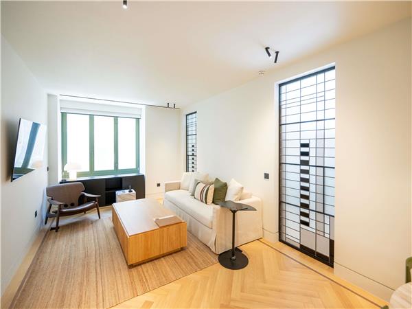 DELUXE SUITE with 1 King Bed