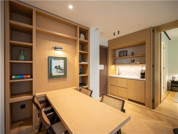 JUNIOR SUITE with 1 king Bed