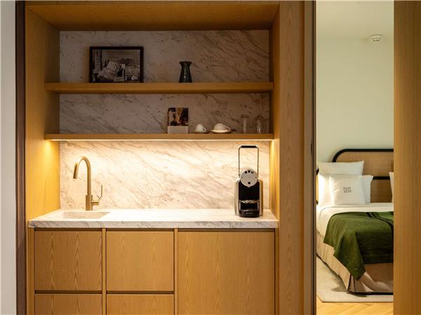 JUNIOR SUITE with 1 king Bed
