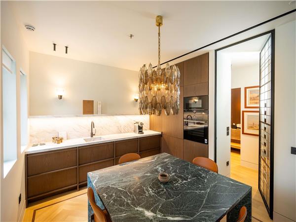 PRESIDENTIAL SUITE WITH 1 King and 1 Queen Bed