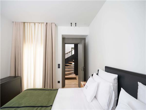PRESIDENTIAL SUITE WITH 1 King and 1 Queen Bed