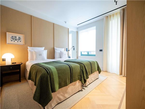 SUPERIOR ROOM With 1 Queen Size Bed