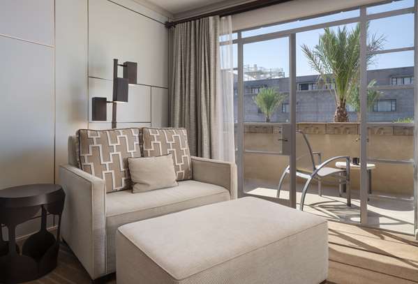 RESORT ROOM - BALCONY ROOM - ONE KING BED