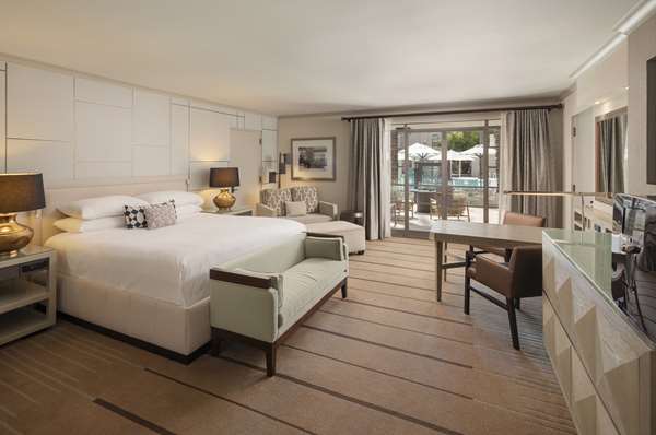 PARADISE POOL SIDE - ONE KING BED