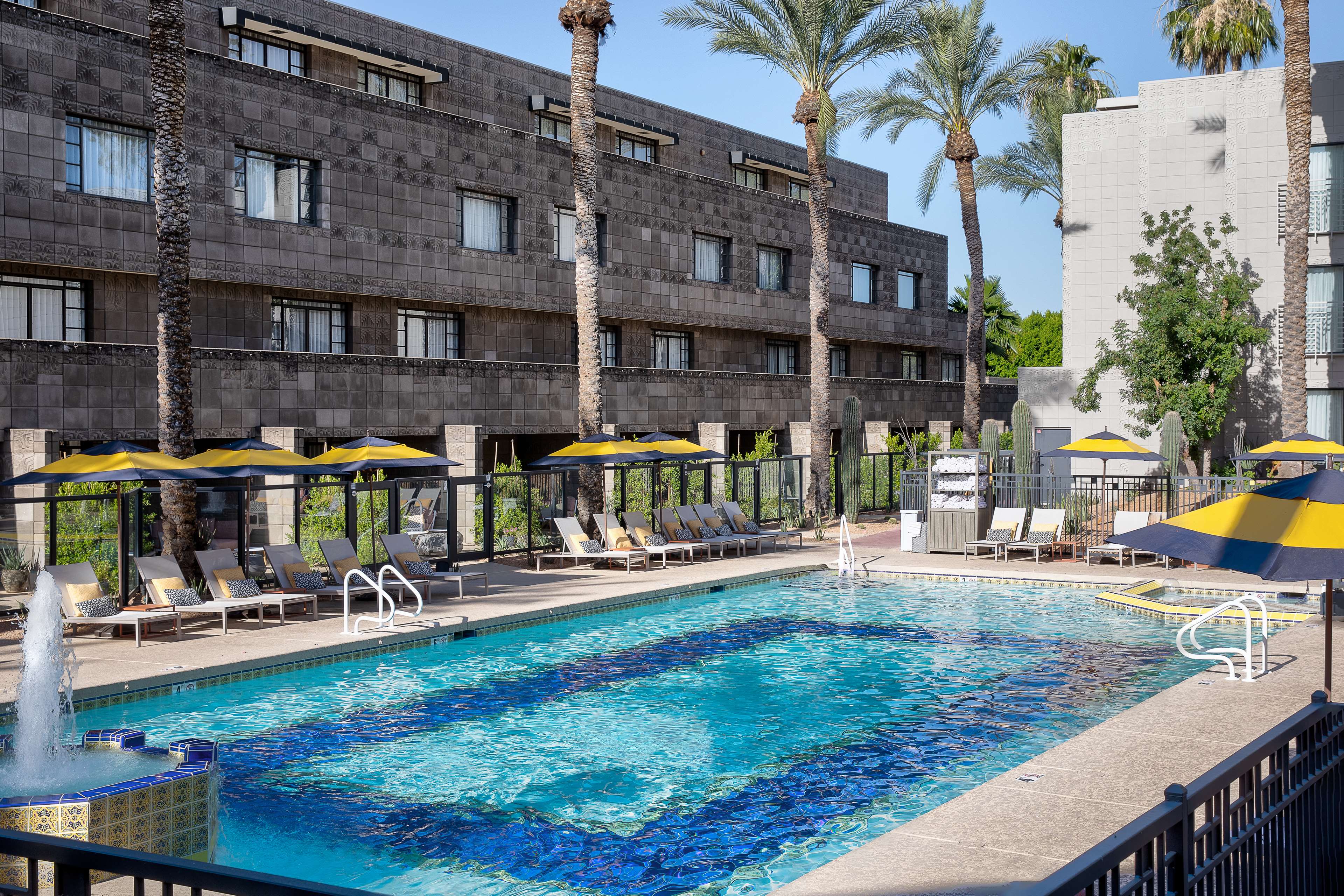 Arizona Biltmore, LXR Hotels & Resorts Room Type - CITRUS CLUB POOL VIEW 2 QN