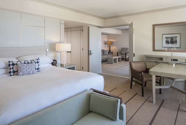 ONE BEDROOM SUITE ONE KING