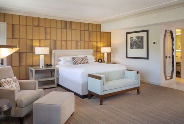 RESORT ROOM - ONE KING BED