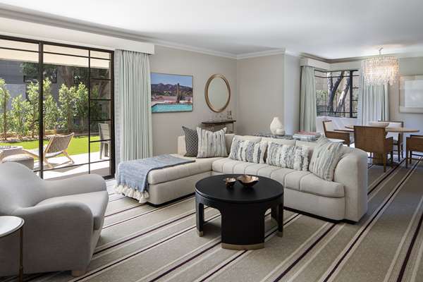 PREMIER ONE BEDROOM SUITE KING BED