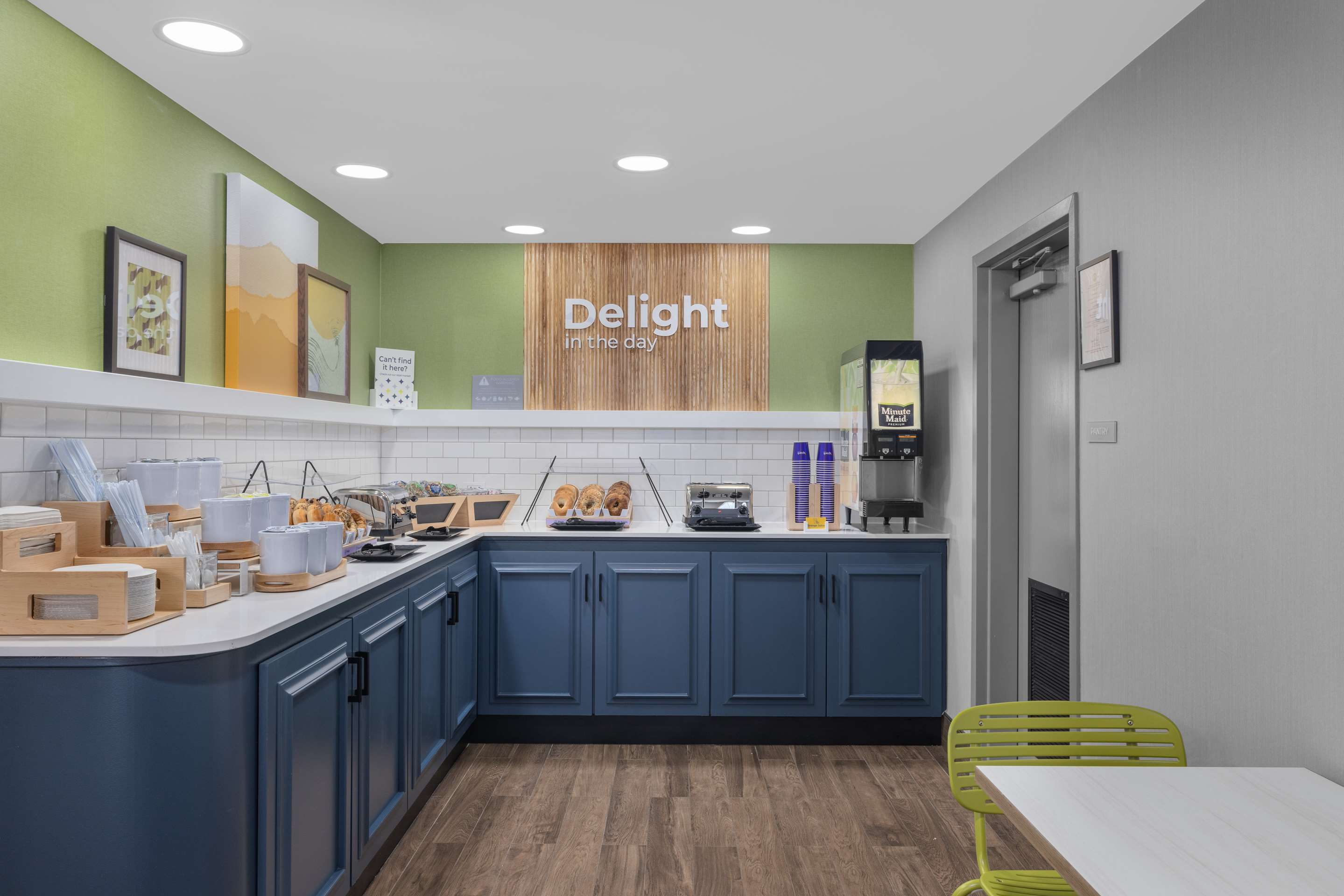 Breakfast Area | Spark by Hilton Fredericksburg Southpoint