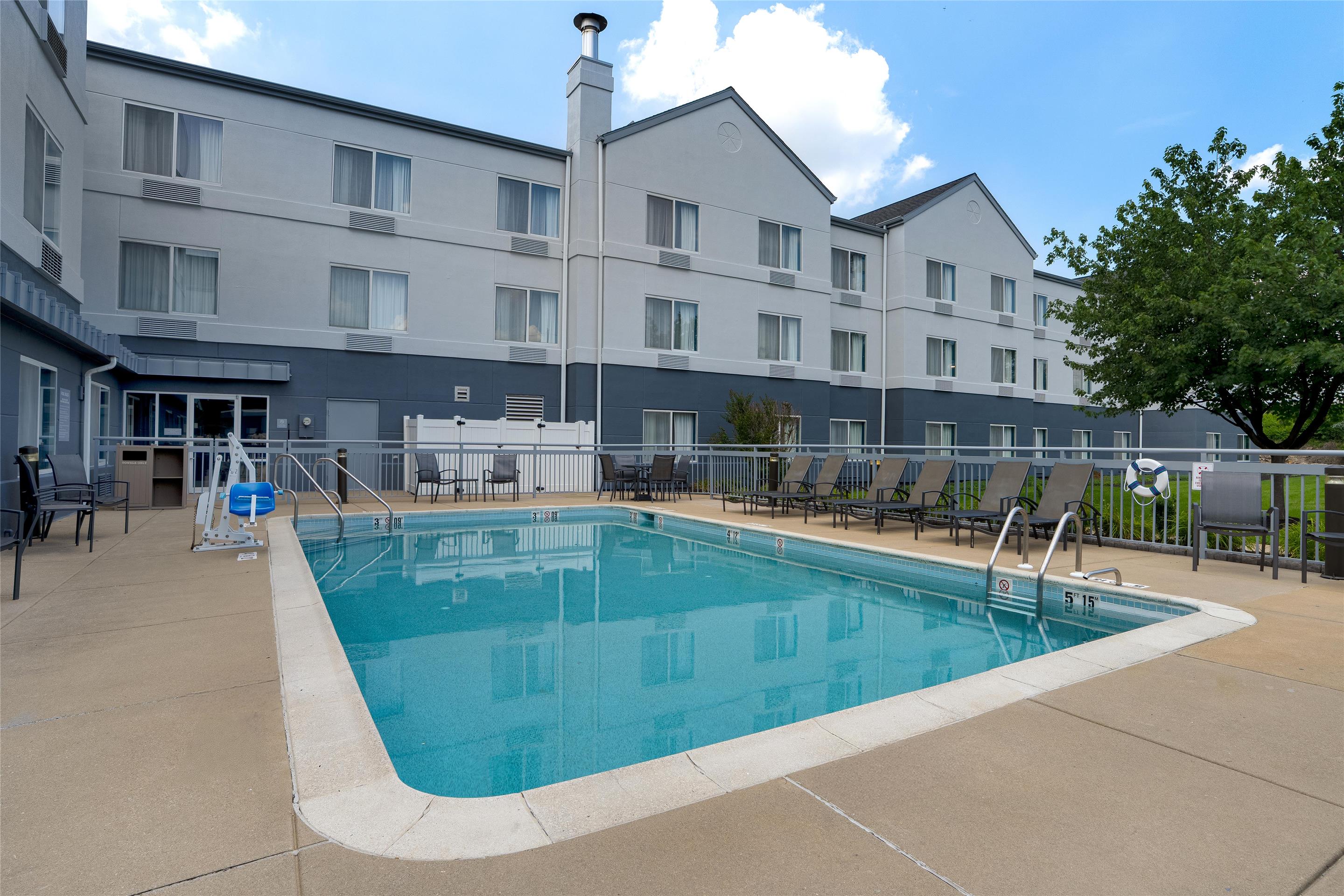 Pool | Spark by Hilton Lancaster