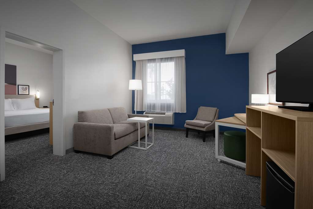 SPARK BY HILTON MIAMI DORAL-guestroom-Guest Room,On-Site.jpg