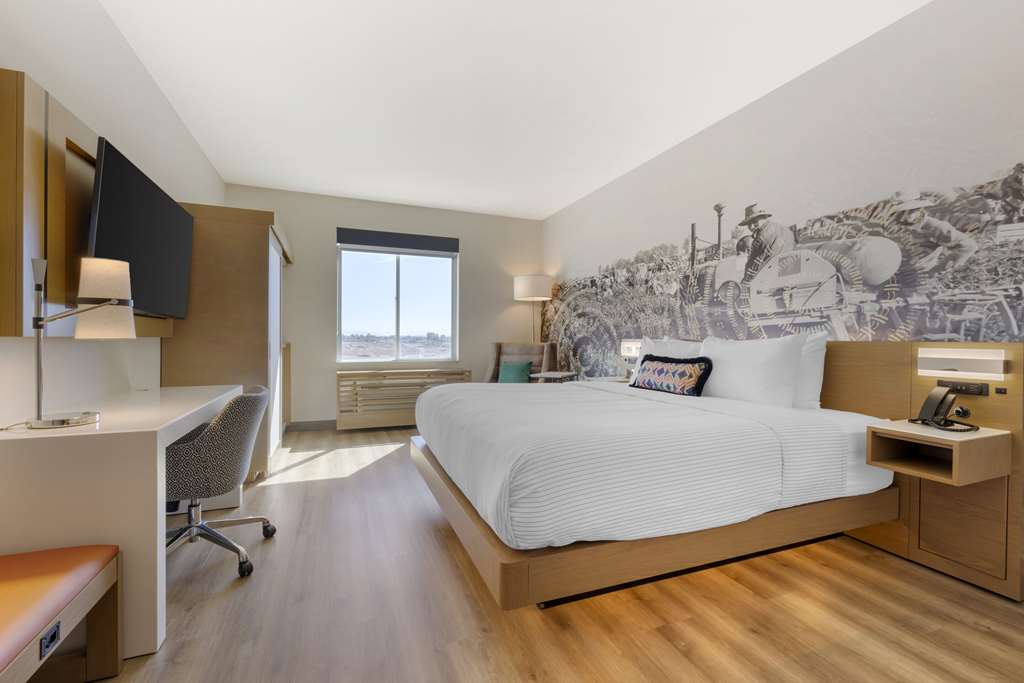 CAMBRIA HOTEL EL CENTRO - IMPERIAL-guestroom-Guest Room,On-Site.jpg