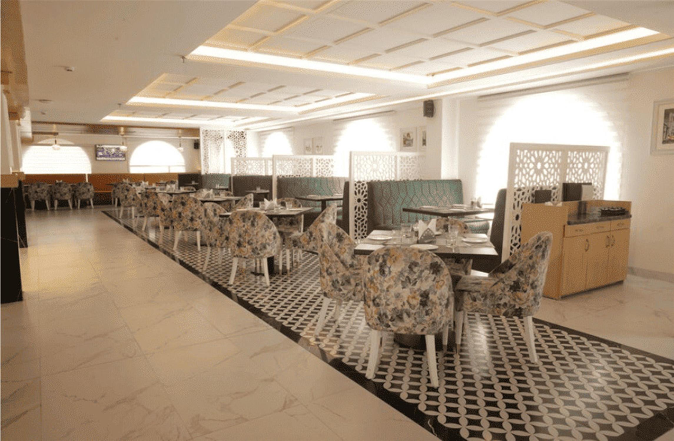 HOTEL DEVENTURE SAROVAR PORTICO PATEL NAGAR NEW DELHI - RESTAURANT DEVENTURE SAROVAR PORTICO PATEL