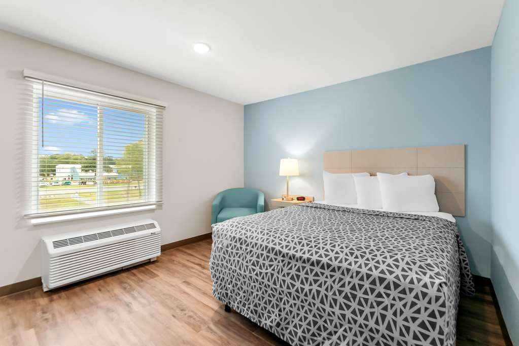 WOODSPRING SUITES PENSACOLA WEST-guestroom-Guest Room,On-Site.jpg