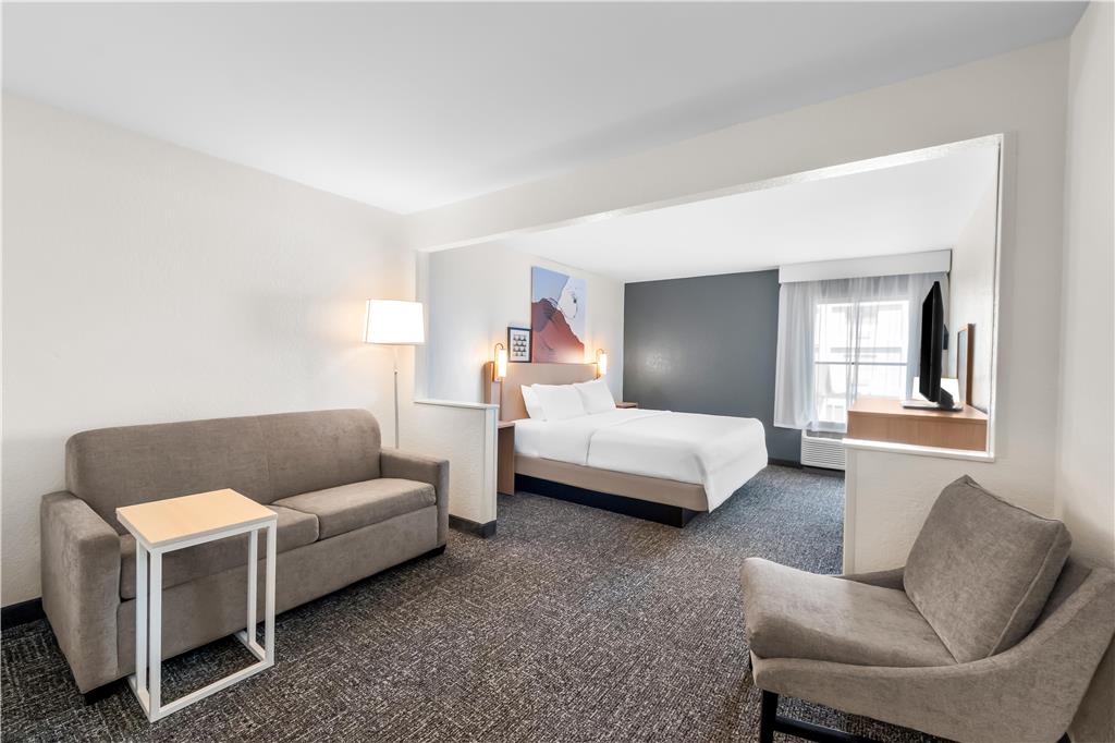 SPARK BY HILTON SOUTHEAST-guestroom-Guest Room,On-Site.jpg