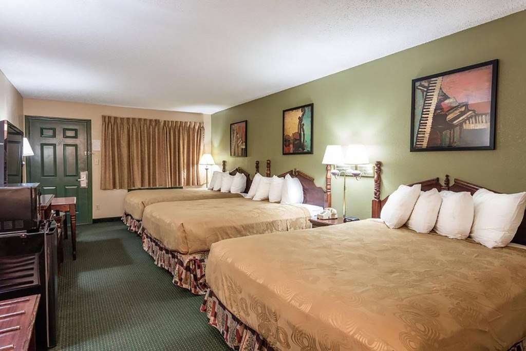 ANGEL INN, A TRAVELODGE BY WYNDHAM-guestroom-Guest Room,On-Site.jpg