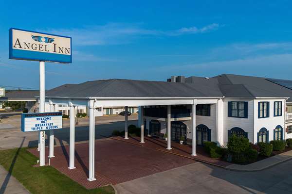 Angel Inn Near IMAX, a Travelodge by Wyndham
