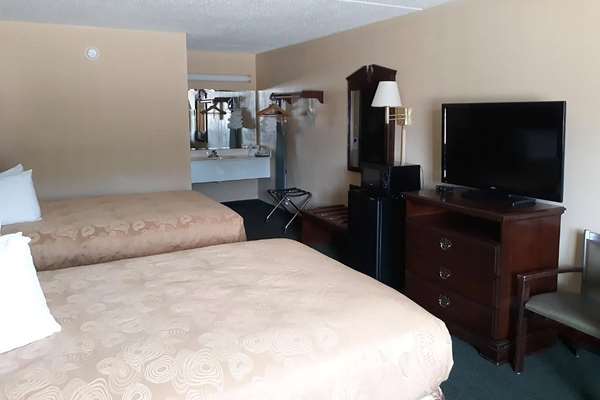 2 Queen Beds, Mobility/Hearing Accessible Room, Tub w/ Grab Bars, Non-Smoking